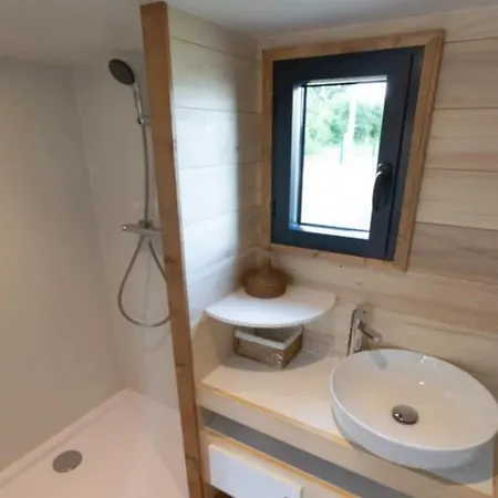 فندق-كبسولة Tiny-house-pool-lake لو فيفيي دو لاك