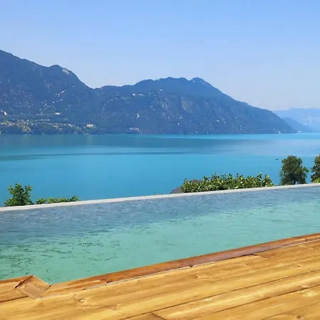 Tiny-house-pool-lake Capsule hotel *